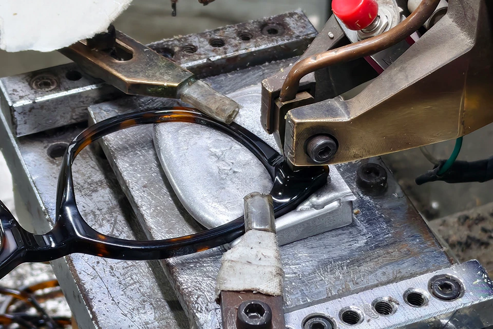 machine make hinge fixing on glasses frames.