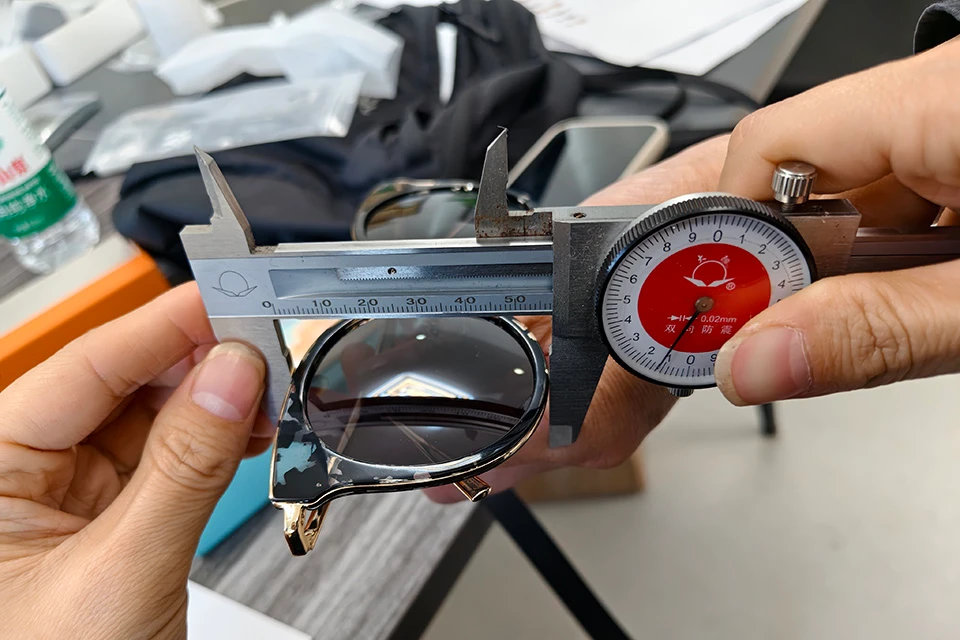 factory worker mesure dimension of acetate frames.