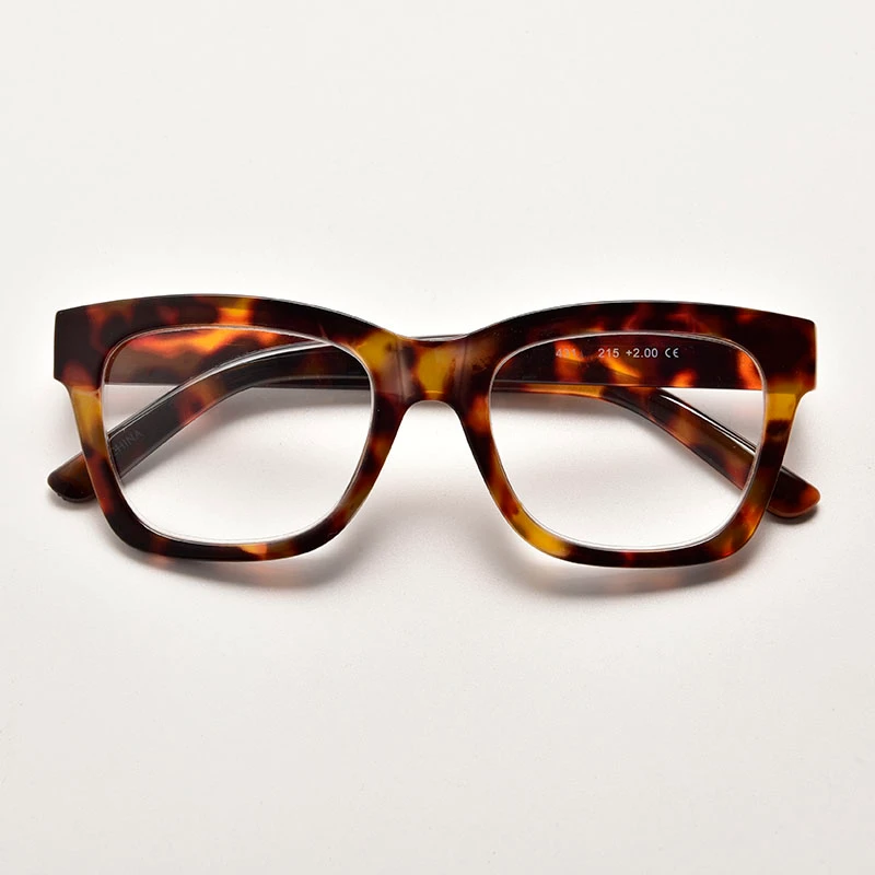 Classic dark tortoise shell chunky reading glasses designed for bulk reading glasses wholesale. A timeless bold square frame with a high-gloss finish, ideal for mass-market distribution.