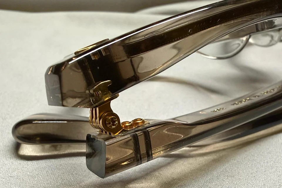 show a hinges detail of Janpanese acetate eyewear.