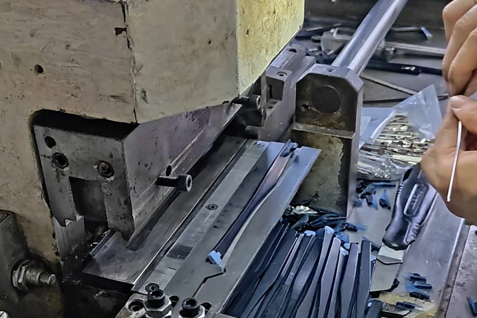 hardware assembly machine for temples 1